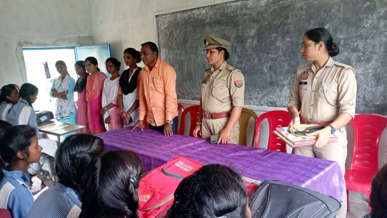 दुद्धी – महिला थाना प्रभारी ने अनुभव विद्यालय कादल में महिलाओं को किया जन जागरूक
