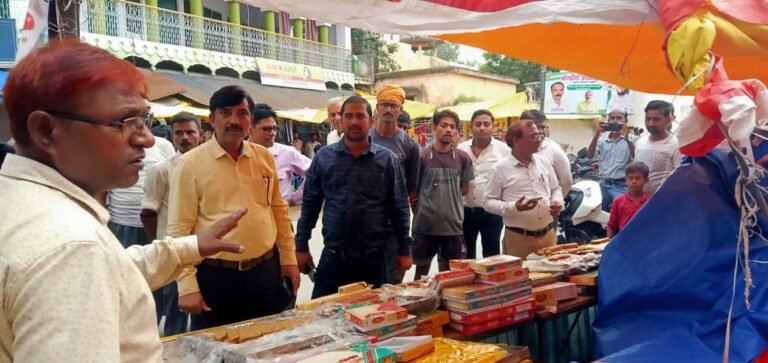 खाद्य सुरक्षा विभाग नें दुद्धी में कई जगह की छापेमारी दुकानों से लिए सैंपल के नमूने