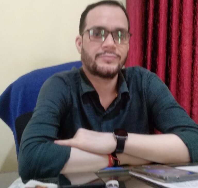 दुद्धी-नये तहसीलदार दुद्धी अरुण गिरी ने संभाला कार्यभार