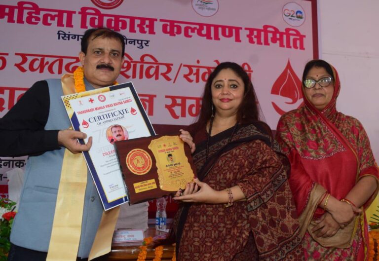 जौनपुर सिंगरामऊ में हुए रक्तदाता सम्मान से सम्मानितप्रयास फाउंडेशन के सचिव दिलीप।