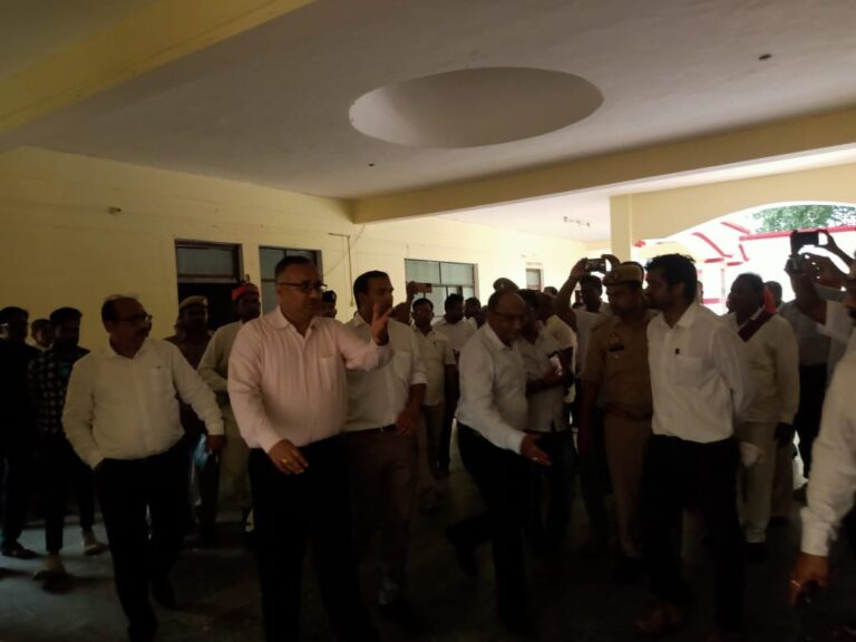 राजस्व परिषद के चेयरमैन ने तहसील का किया निरीक्षण।