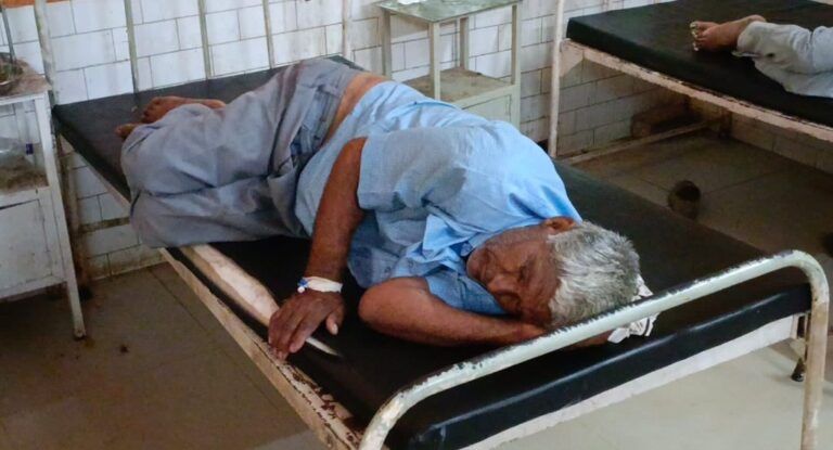 कीटनाशक के सेवन से वृद्ध अचेत।