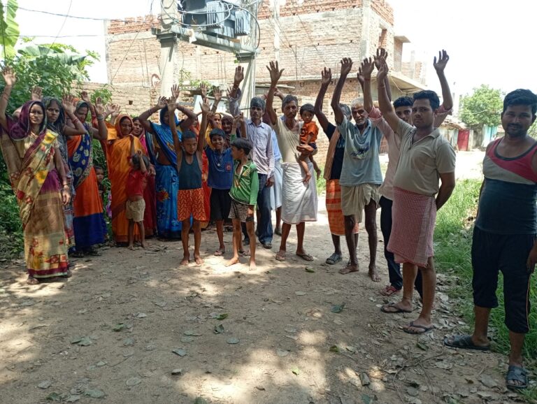बिजली विभाग के अधिकारियों के रवैये से ग्रामीणों में आक्रोश जनांदोलन की तैयारी