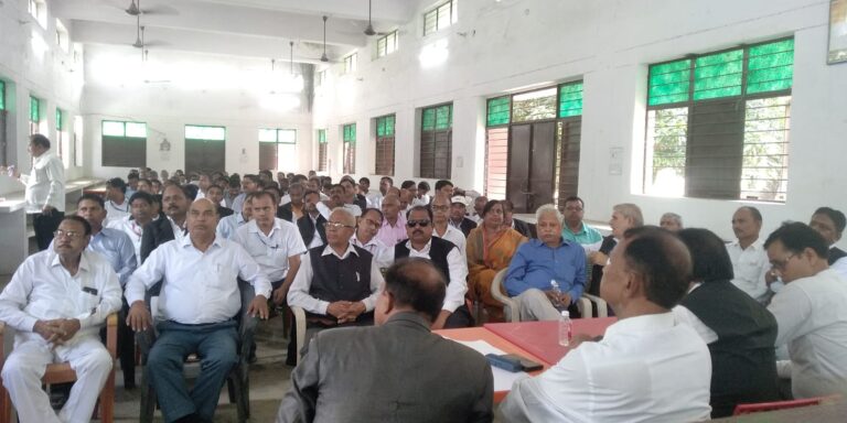 तीसरे दिन भी हड़ताल पर रहे अधिवक्ता ,परेशान दिखे वादकारी ,आंदोलन रहेगा जारी