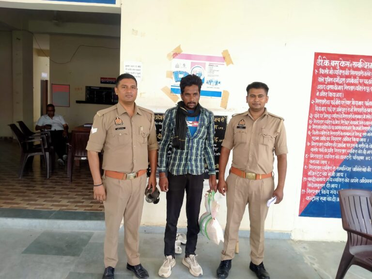 बभनी:-जनरल स्टोर की दुकान की आड़ में बेच रहा था गांजा,दुकानदार गिरफ्तार