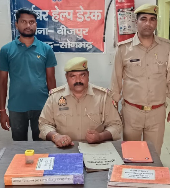 चोरी के लोहा और एंगल के साथ दो गिरफ्तार