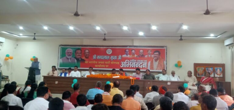 भाजपा जिला कार्यालय सोनभद्र पर नवनियुक्त जिलाध्यक्ष के अभिनन्दन में भव्य कार्यक्रम।