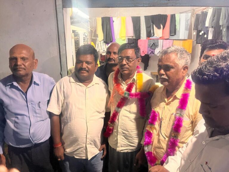 दुर्गापूजा समिति के अध्यक्ष बृजकिशोर मोदनवाल कोषाध्यक्ष विनोद गर्ग बनाएं गए।