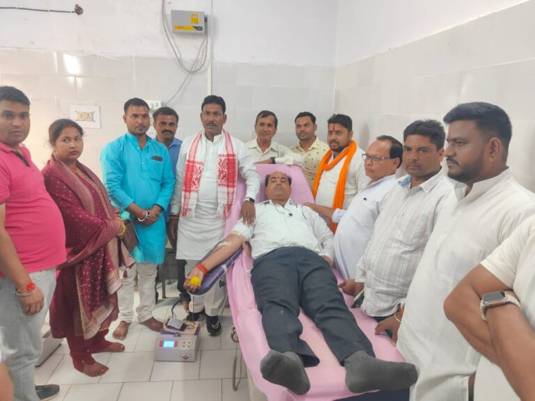 प्रधानमंत्री के 73 वें जन्मोत्सव सेवा पखवाड़ा दिवस पर रक्तदान शिविर का विधायक ने किया उद्घाटन।