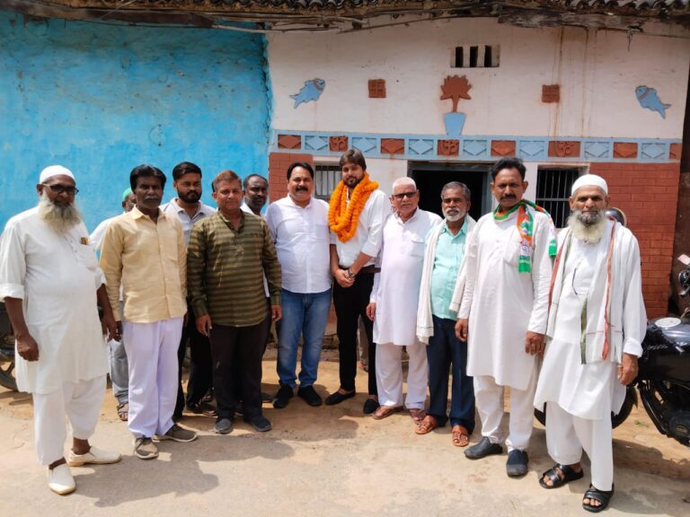 अजीत तिवारी युवा कांग्रेस के प्रदेश प्रवक्ता के आगमन पर कांग्रेसियों ने किया जोरदार स्वागत ।