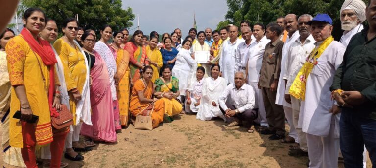 बहन उषा कोमलन जी को केरल राज्य का महिला राज्य प्रभारी बनाये पर सोनभद्र के भाइयों व बहनों ने किया सम्मानित।