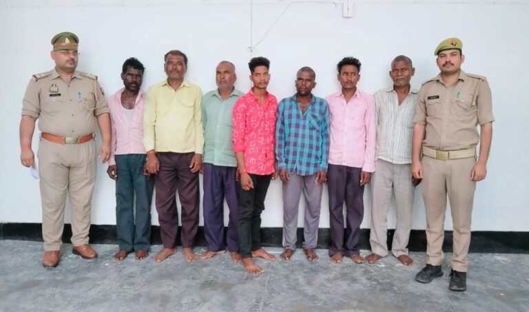 चोपन पुलिस द्वारा 08 वारंटियों को किया गया गिरफ्तार।