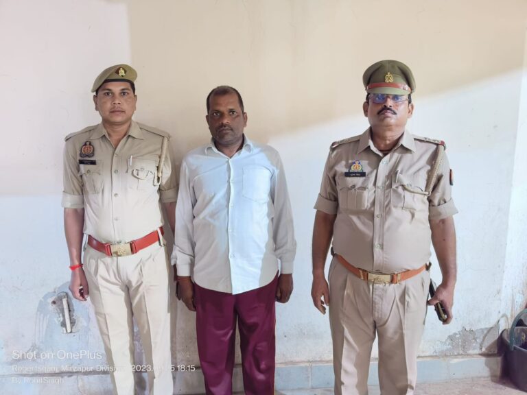 रॉबर्ट्सगंज पुलिस ने रंगदारी/अवैध वसूली करने वाले वांछित अभियुक्त को किया गिरफ्तार।