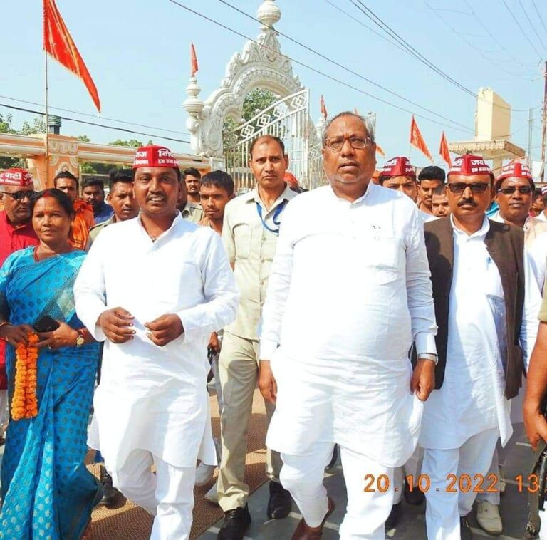 सोनभद्र से निषाद पार्टी के जिला अध्यक्ष बने अनिकेत निषाद कार्यकर्ताओं में खुशी की लहर।