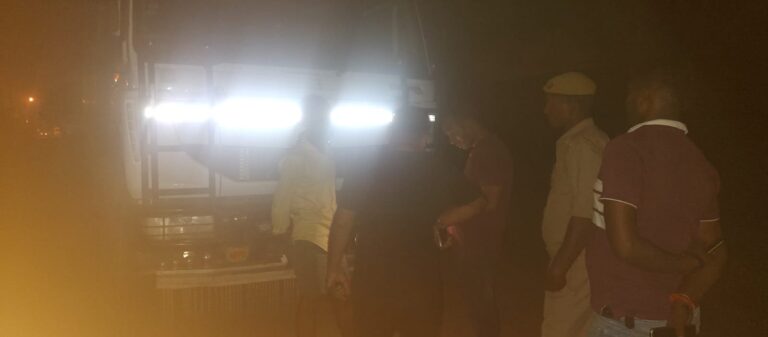 सोनभद्र : नहीं थम रहा ओवरलोड एवं बिना परमिट खनिज पदार्थों का परिवहन।