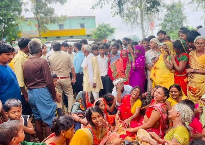 Sonabhadra news:-कुएं में जहरीली गैस निकलने से सगे भाइयों समेत तीन युवकों की मौत के मामले में नगवां सीएचसी के डॉक्टर-कर्मचारियों पर गैर इरादतन हत्या का केस दर्ज