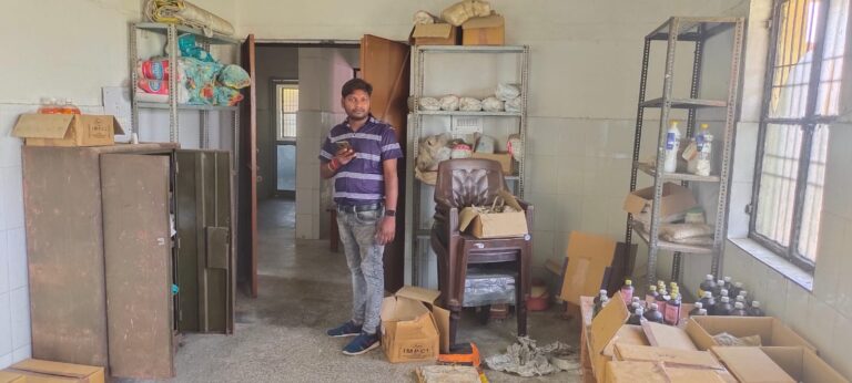 बीजपुर:-कबाड़ चोरों का आतंक स्वास्थ्य केंद्र का ताला तोड़ कर लाखों की चोरी, मचा हड़कम्प