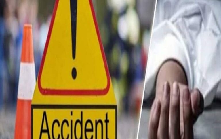 मधुपुर-रोड क्रॉस करते समय ऑटो से कुचलकर बालिका की मौत