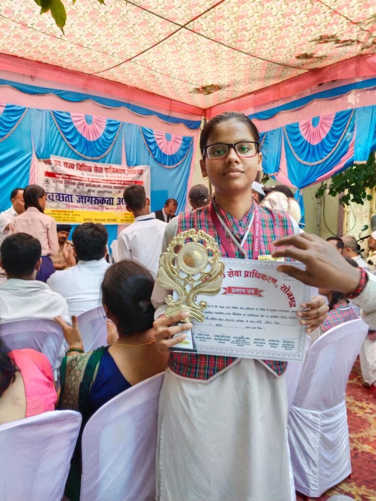 डीएवी रिहंद के छात्र जिला जज द्वारा सम्मानित।