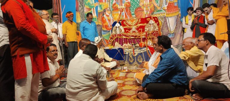 दीप प्रज्वलन एवं मुकुट पुजा के साथ चुर्क नगर की रामलीला का हुआ शुभारंभ।