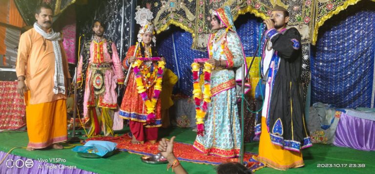 रुक्मणि से विवाह करने चले भगवान श्रीकृष्ण के बारात में झूमकर नाचे बाराती।