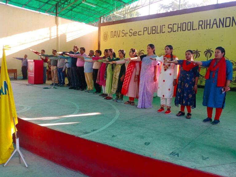 “खादी हमारी पहचान है”- राजकुमार प्रधानाचार्य