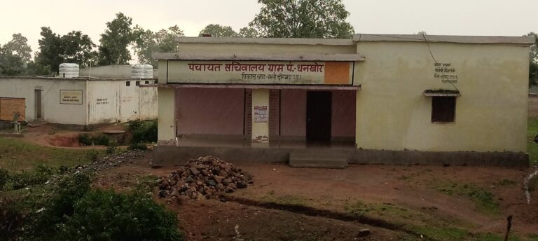 ग्राम प्रधान और रोजगार सेवक की मनमानी, ग्रामीण पहुंचे विधायक के पास, मजदूरी भुगतान का मामला।