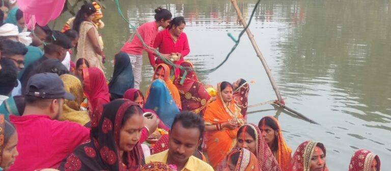 चुर्क-उदयगामी सूर्य को अर्घ्य देने के साथ महाछठ का समापन