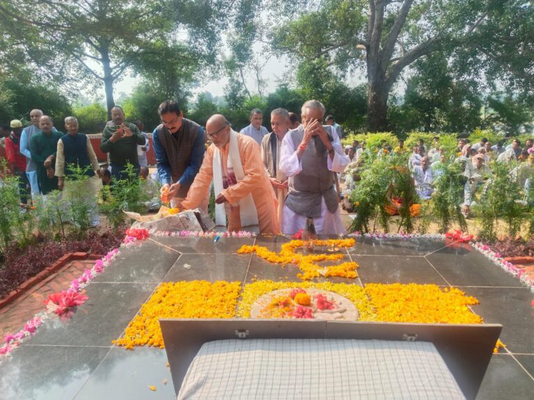 देश और समाज को बचाने के लिए जनता आगे आए अन्यथा चुकानी होगी कीमत।