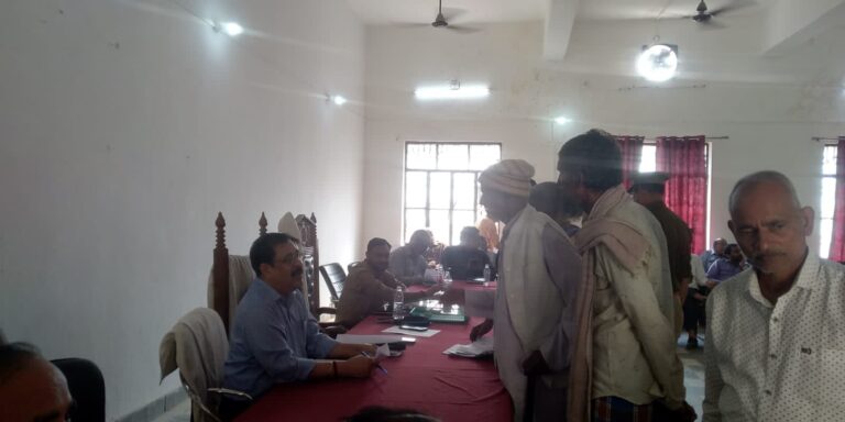 तहसील समाधान दिवस पर 42 मामले आए 3 मामलों का निस्तारण।