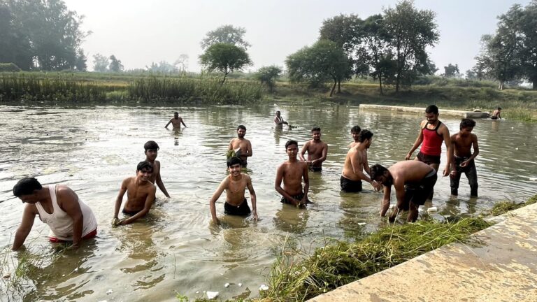 छठ पूजा को लेकर जबरदस्त उत्साह घाटों की साफ सफाई जोरो पर।