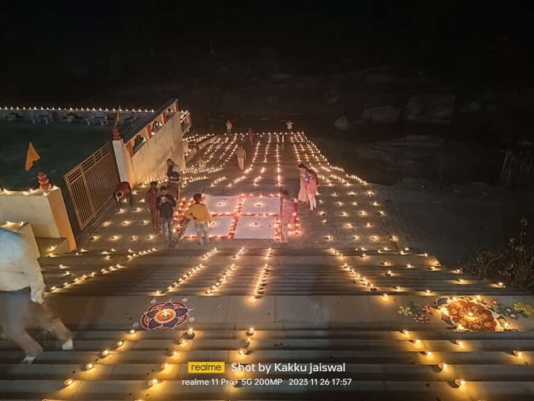 11 सौ दीपों से रौशन हुआ अजीरेश्वर धाम का सरोवर।