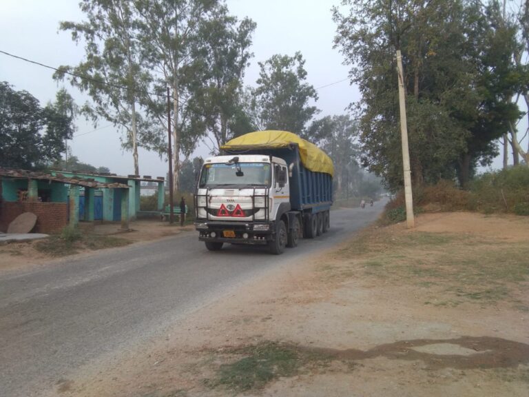 ओवरलोड राख परिवहन शुरू जिम्मेदार खामोश।