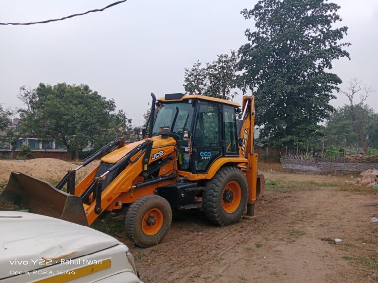 बीजपुर-अबैध खनन की सूचना पर रेंजर ने जेसीबी पकड़ कर कराया खड़ा