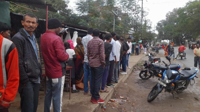 असंतुलित कार व टेंपो में जबरदस्त टक्कर में एक तीन वर्षीय बालक की मौत।