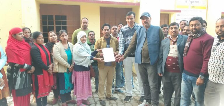 चोपन ब्लाक के शिक्षकों ने फूंका क्रांति का बिगुल, दिया सामूहिक त्यागपत्र और कहा पदोन्नति नहीं तो प्रभारी का कोई भी कार्य नहीं।