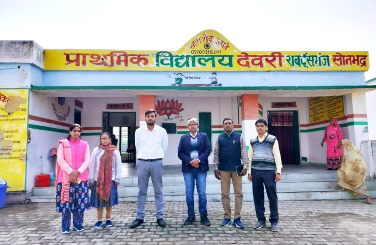 परिषदीय विद्यालयों में राज्य परियोजना कार्यालय लखनऊ की टीम ने की गुणवत्ता की जांच।