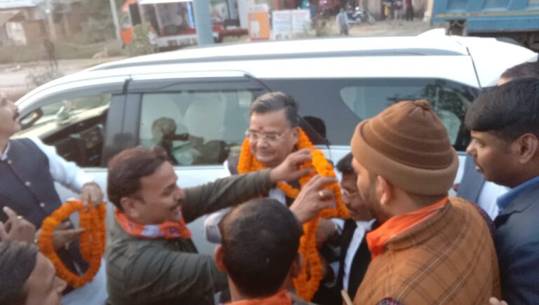 पर्यटन राज्य मंत्री पहुंचे सोनभद्र, भाजपा कार्यकर्ताओं ने किया स्वागत।