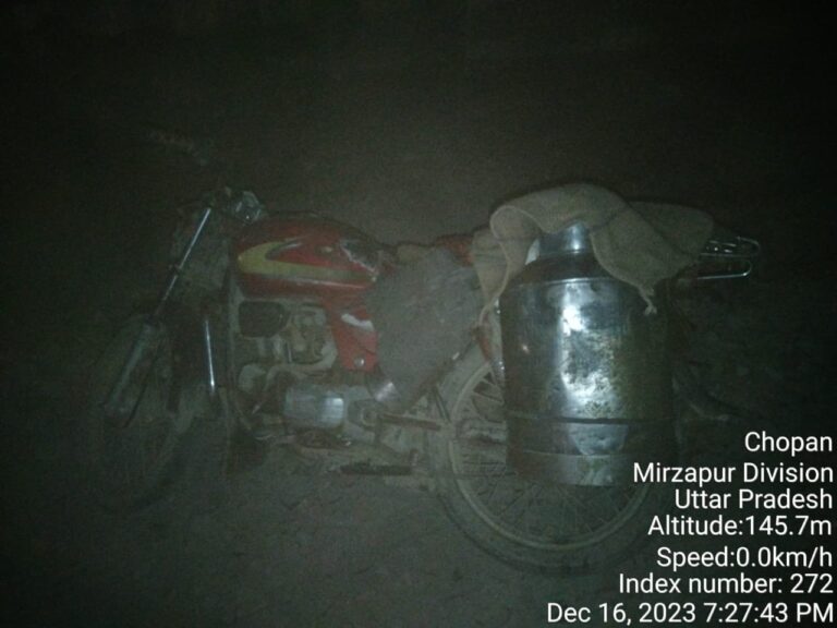 बग्घा नाला के पास अनियंत्रित बाइक हुई दुर्घटना का शिकार, दुर्घटना में दो लोग घायल एक की हालत गंभीर।