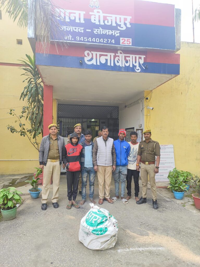 कम्पोजिट विद्यालय के किचन से चोरी गए समान के साथ चार आरोपी गिरफ्तार।