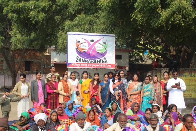 सीआईएसएफ ने ग्रामीणों में कम्बल और स्कूली बच्चों में स्वेटर का किया वितरण।