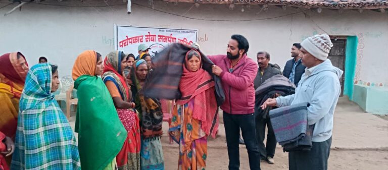 श्रीराम फाइनेंस के अधिकारियो ने परोपकार सेवा समर्पण समिति के साथ मिलकर किया गरीबो मे कंबल वितरित।