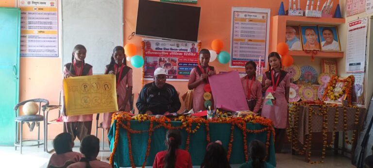 व्यवहारिक जीवन में उपयोगी खेलकूद, गीत संगीत, आत्मरक्षा, सड़क सुरक्षा,मौलिक कर्तव्यों की शिविर मे दी जानकारी।