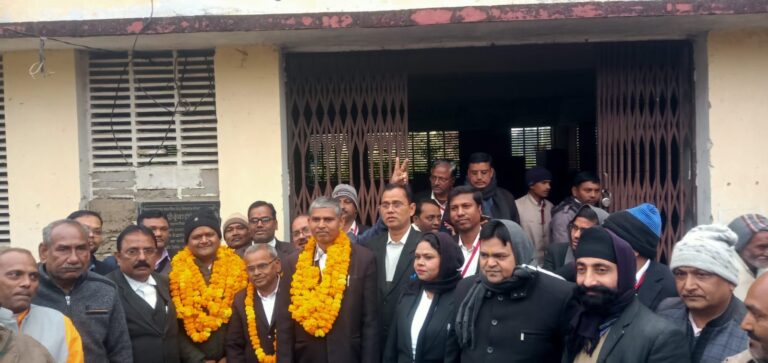 दुद्धी बार संघ चुनाव में जितेन्द्र कुमार अध्यक्ष सचिव अशोक कुमार वरिष्ठ उपाध्यक्ष उमेशचंद्र चुनें गए।