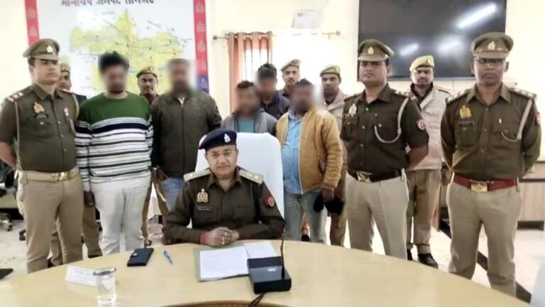 म्योरपुर : नकली शराब बनाने वाले 5 गिरफ्तार। वाहन, उपकरण, शराब बरामद।