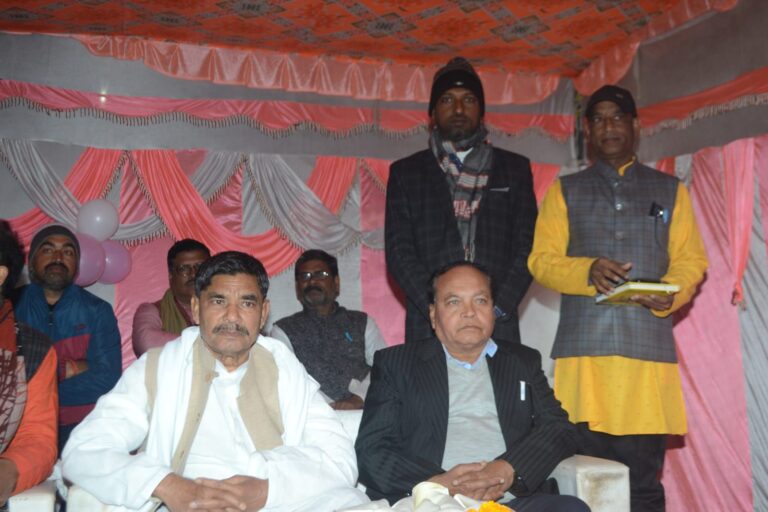 विंढमगंज सिंगरौली पटना लिंक एक्सप्रेस ठहराव को सांसद नें हरिझंडी दिखाकर किया शुभारंभ।