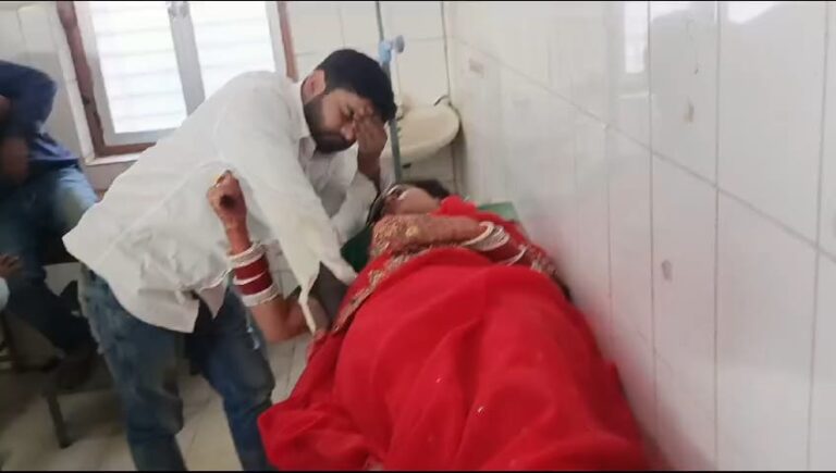 दूल्हा दुल्हन शादी करके लौटते समय कार नियंत्रित होकर हाइवा के पीछे मारी टक्कर चार घायल।