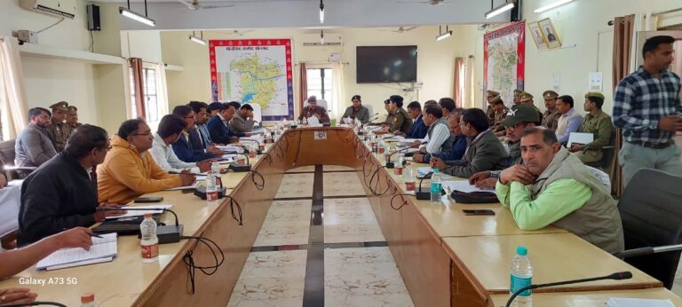 आरक्षी नागरिक पुलिस भर्ती की लिखित परीक्षा के दृष्टिगत डीआईजी की अध्यक्षता में पुलिस लाइन में की गई गोष्ठी