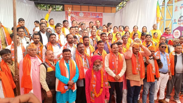 सोनभद्र : भाजपामय हुआ दुद्धी विधानसभा क्षेत्र, पूर्व बसपा जिला अध्यक्ष सहित सपा, कांग्रेस के 199 लोगों ने थामा भाजपा का दामन।