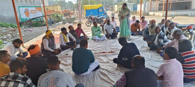 डाला रामलीला मैदान में बैठक संपन्न।